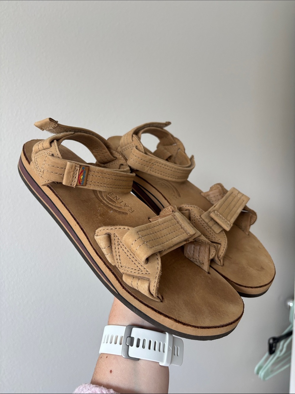 Rainbow unisex Velcro strap sandals platform tan size 8.5-9.5 women’s casual